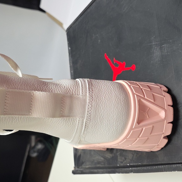 Air Jordan Brocklyn Shoes - Picture 2 of 9